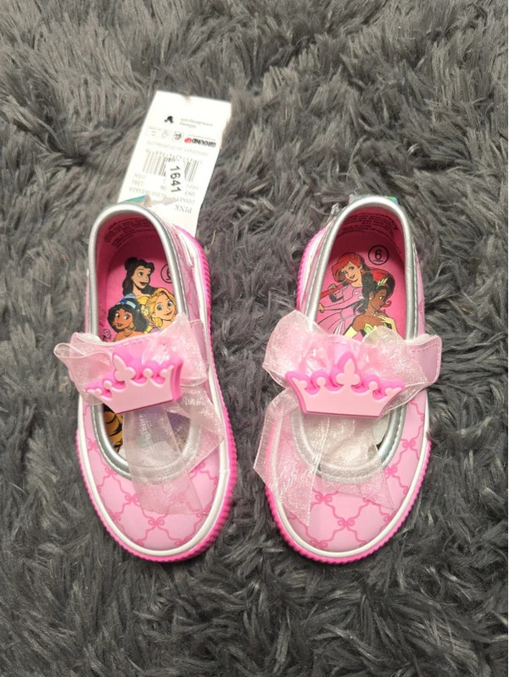 Size 6 brand new disney princess shoes. Item 1641 box 4